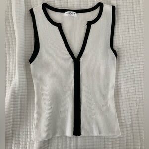 Vestique Monochrome Ribbed Knit Top